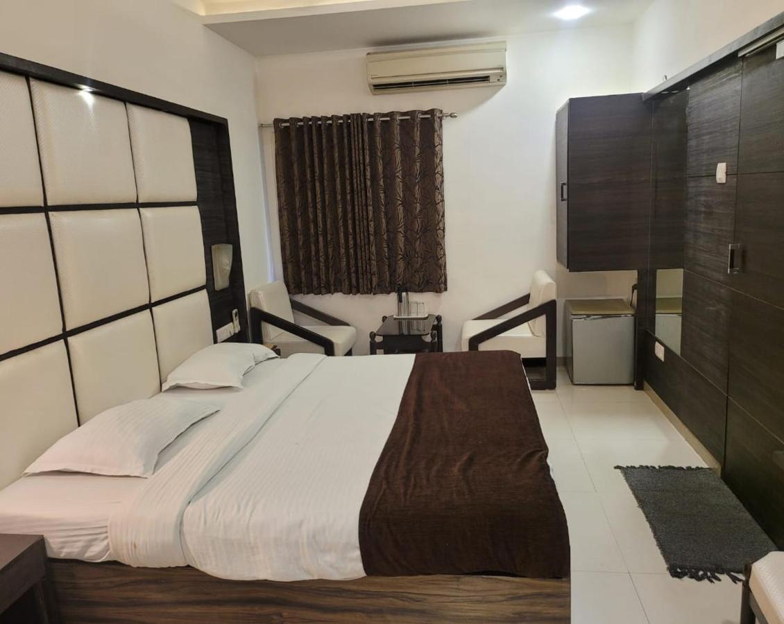 Golden Plaza Hotell Ahmedabad Eksteriør bilde