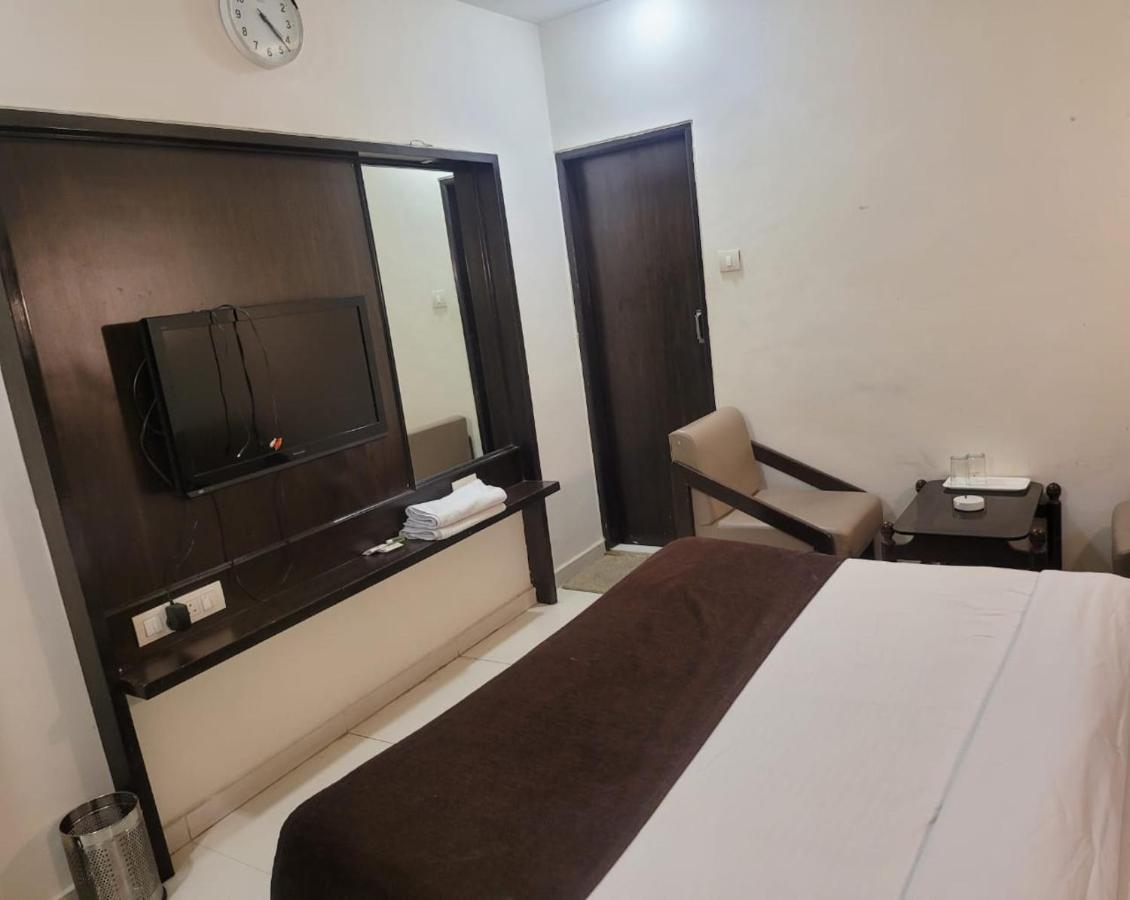 Golden Plaza Hotell Ahmedabad Eksteriør bilde