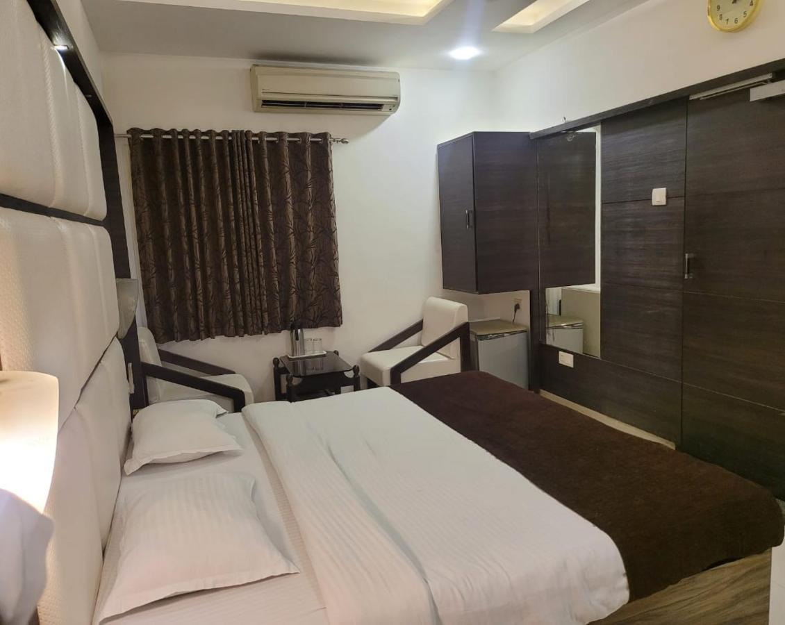 Golden Plaza Hotell Ahmedabad Eksteriør bilde