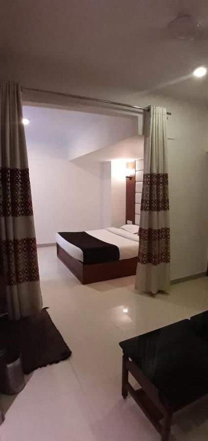 Golden Plaza Hotell Ahmedabad Eksteriør bilde