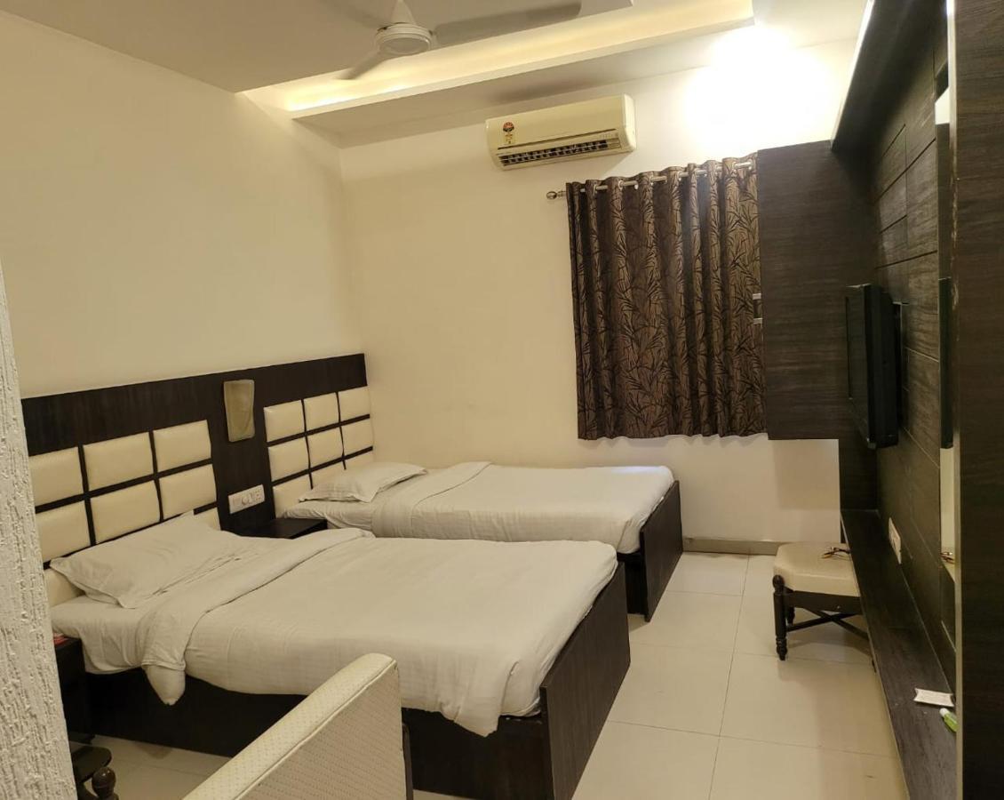 Golden Plaza Hotell Ahmedabad Eksteriør bilde