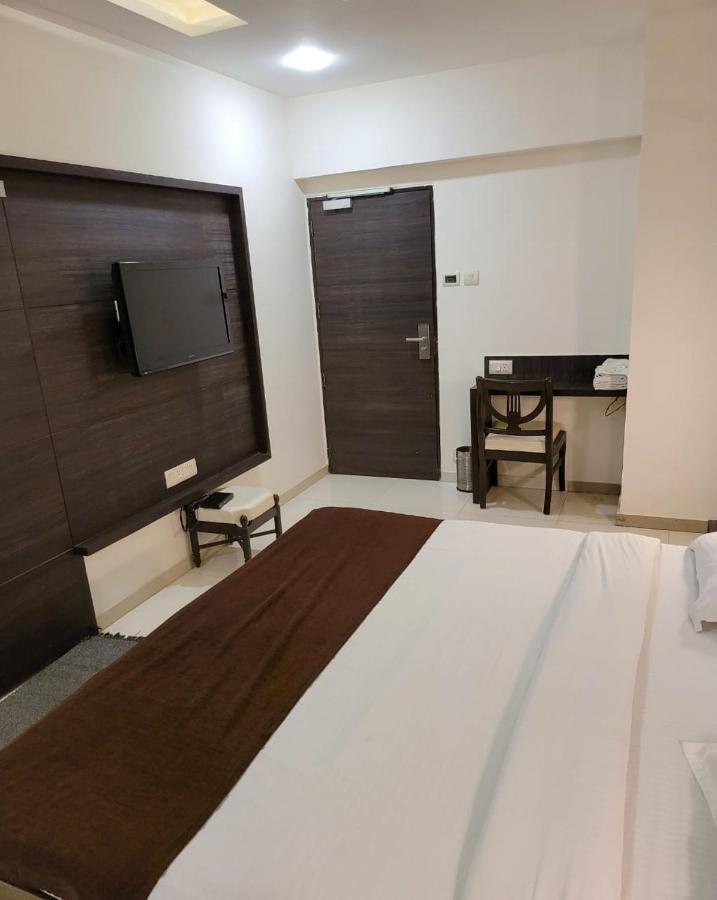 Golden Plaza Hotell Ahmedabad Eksteriør bilde