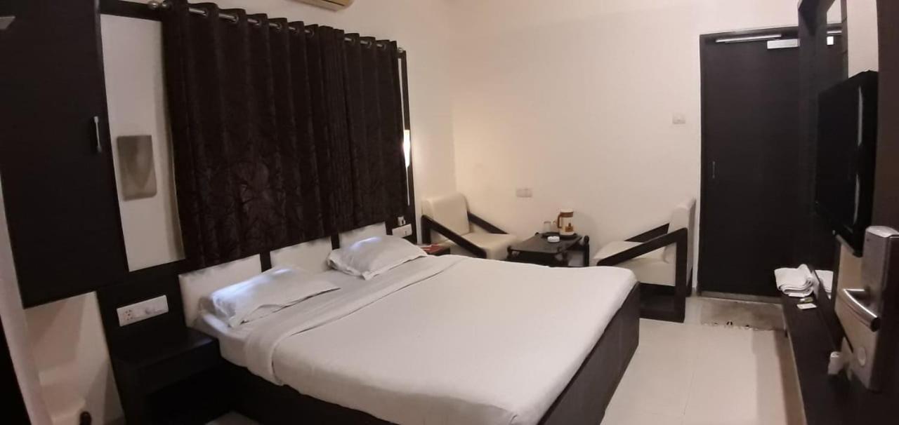 Golden Plaza Hotell Ahmedabad Eksteriør bilde