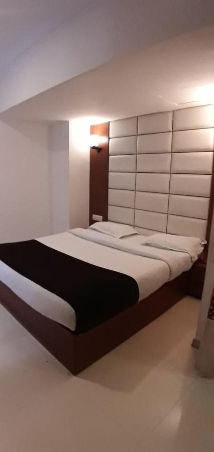 Golden Plaza Hotell Ahmedabad Eksteriør bilde