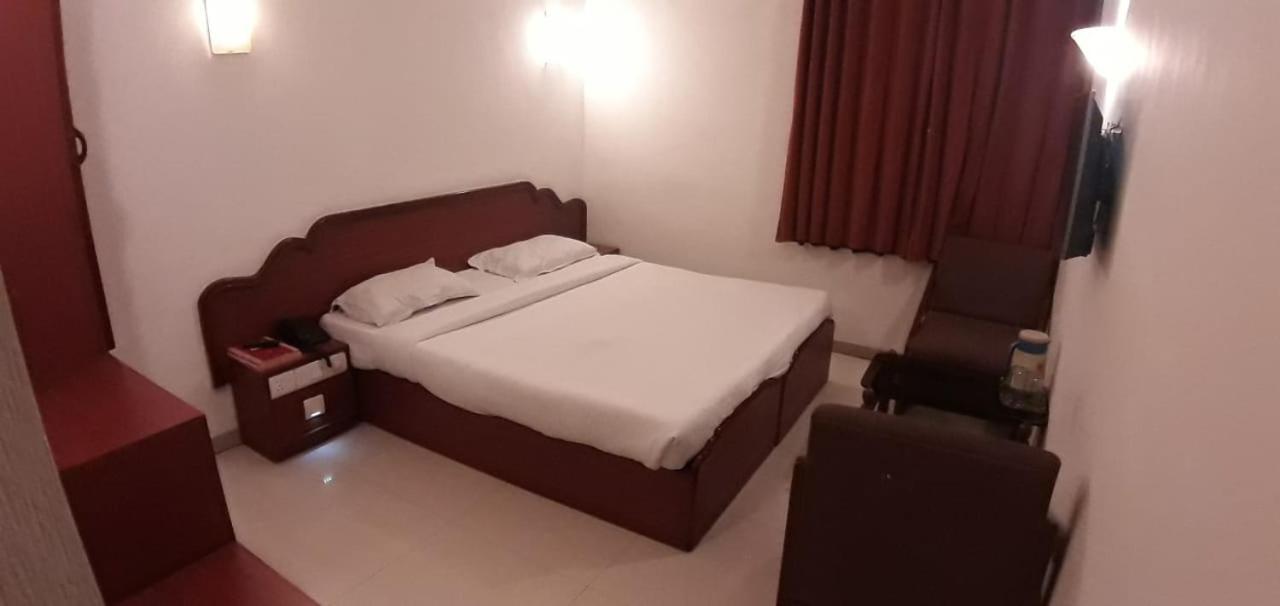 Golden Plaza Hotell Ahmedabad Eksteriør bilde