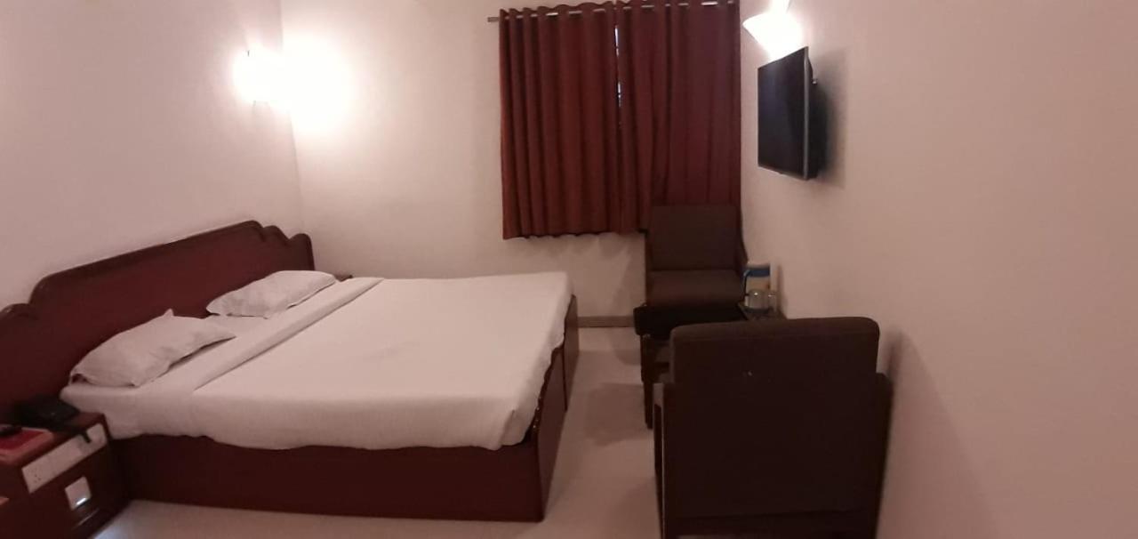 Golden Plaza Hotell Ahmedabad Eksteriør bilde